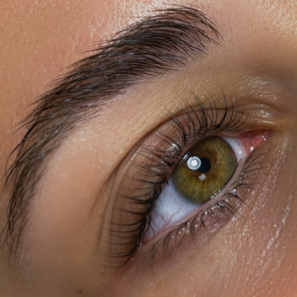 Окрашивание бровей без коррекции