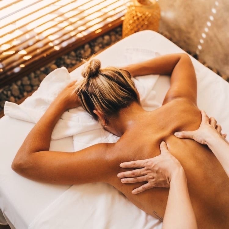 Массаж спины и шейно-воротниковой зоны