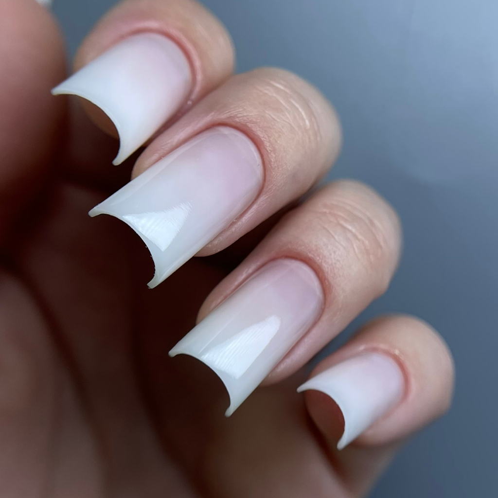 Снятие+ Маникюр с однотонным покрытием длинные ногти    в стоимость входит восстановление архитектуры гелем