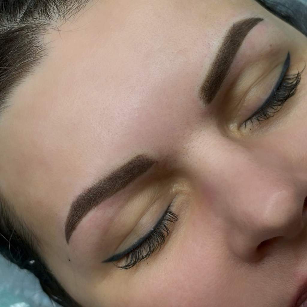 Пудровые брови