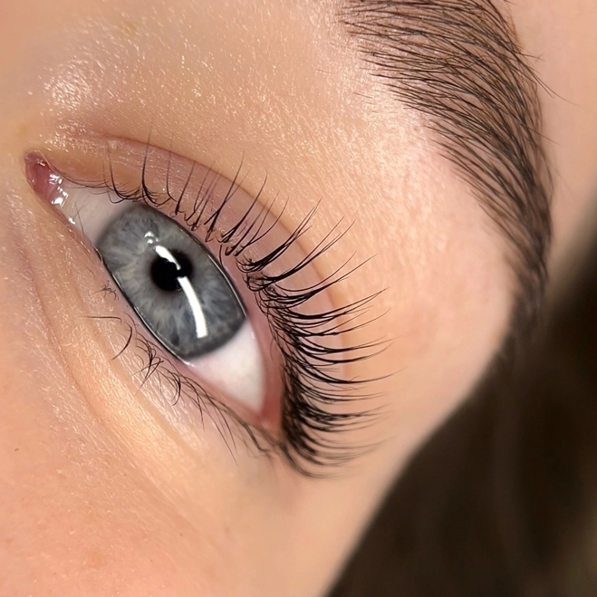 Ламинирование ресниц с окрашиванием и уходом