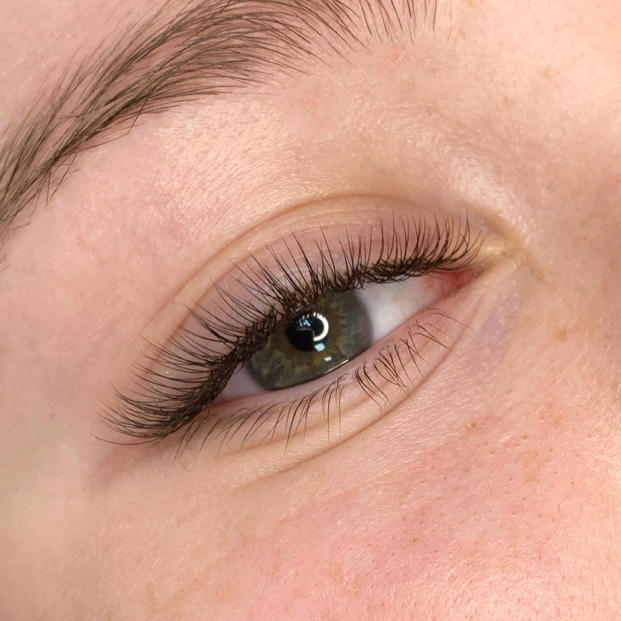 Наращивание ресниц классический объем 1D