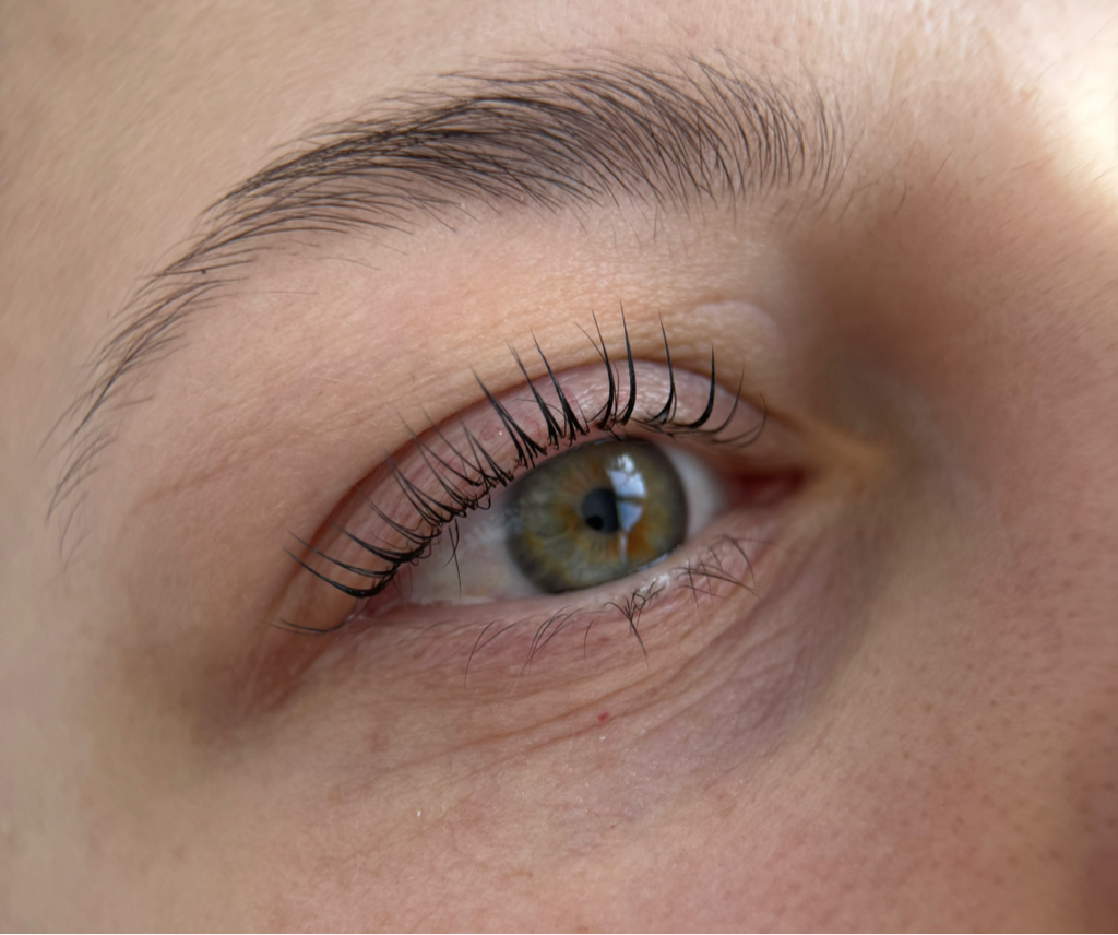 Стрейчинг ресниц