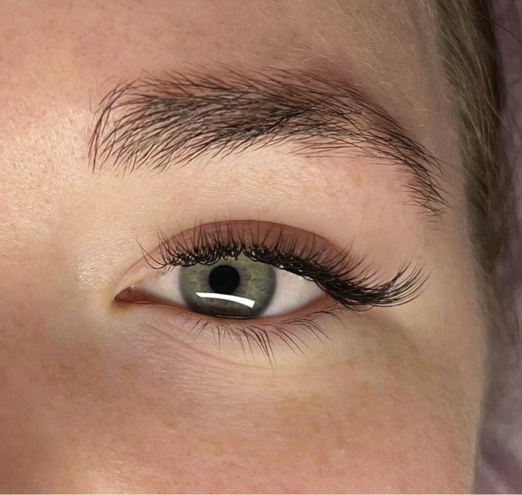 Классическое наращивание ресниц