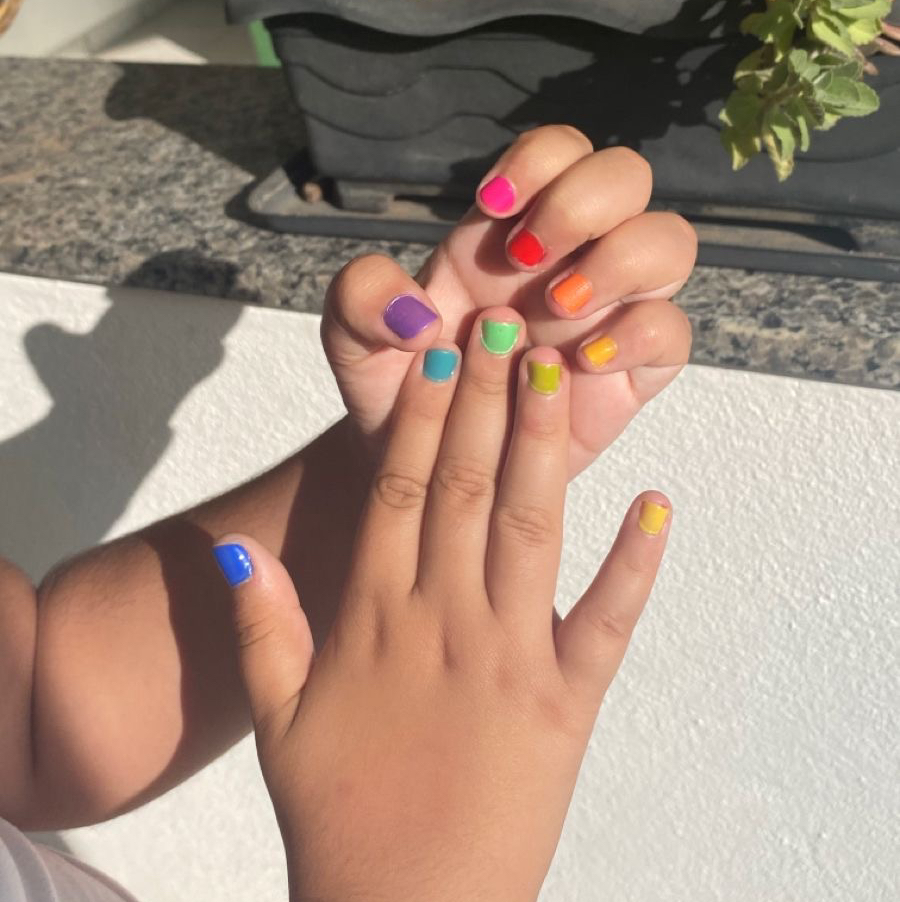 Детский маникюр Гигиеническая обработка рук, покрытие быстросохнущим лаком (только с сопровождением родителей)