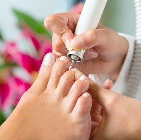01 Pedicure estetica FULL: cuticole + semi + talloni