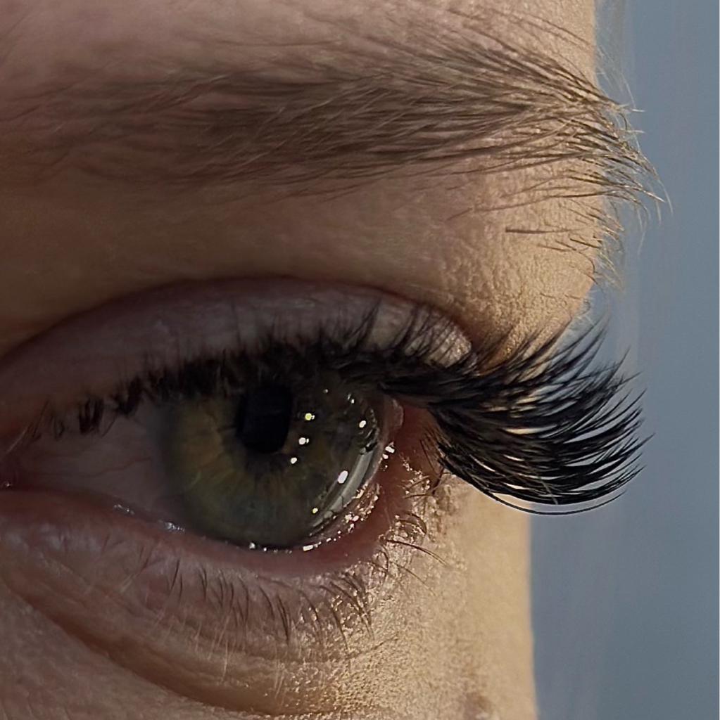 Наращивание ресниц - классика