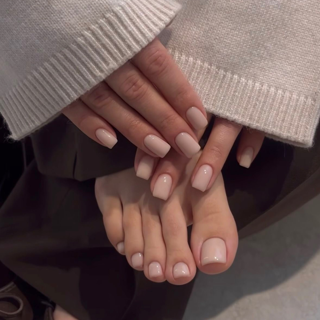 Услуга в 4 руки. Педикюр только пальчики+Маникюр с покрытием гель-лаком.