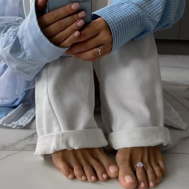 Услуга 4 руки. Педикюр полный с покрытием гель-лаком+ Маникюр полный с покрытием гель-лаком.