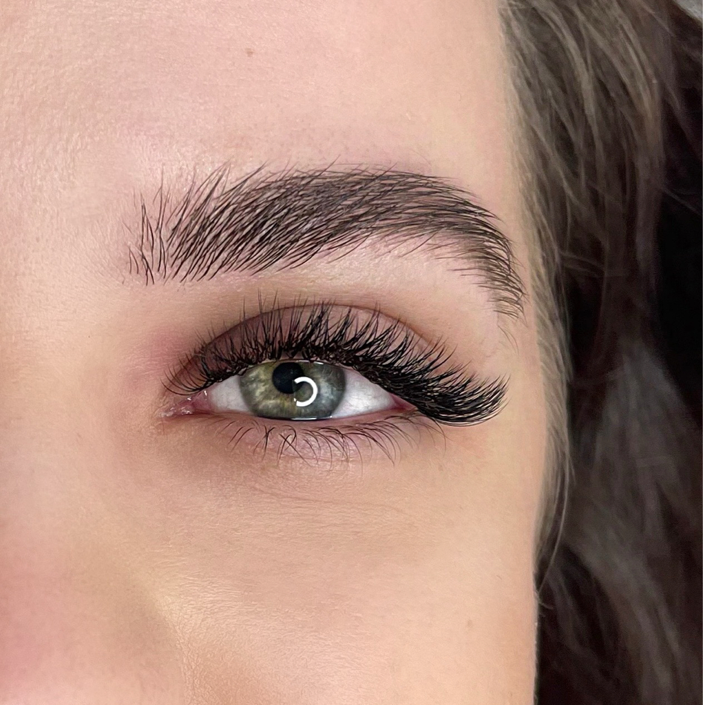 Наращивание ресниц 2,5D