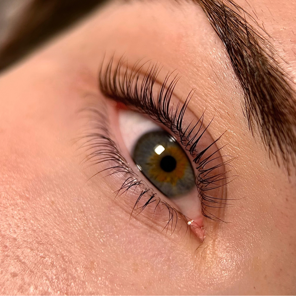 Ламинирование нижних ресниц