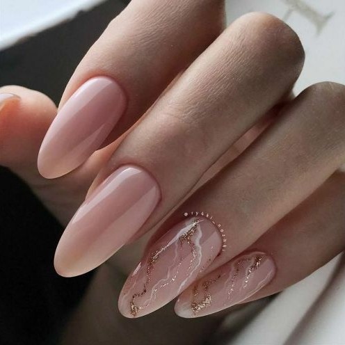 Маникюр с покрытием  нюд