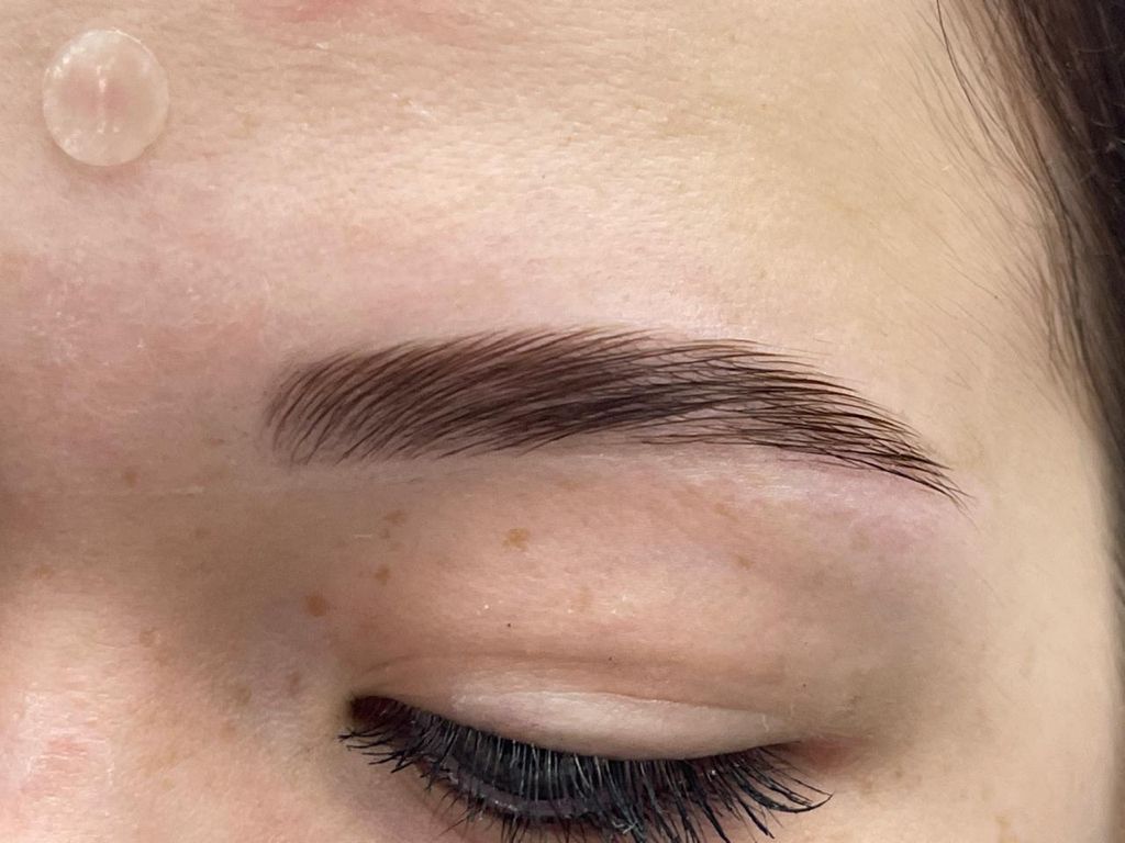 Окрашивание бровей