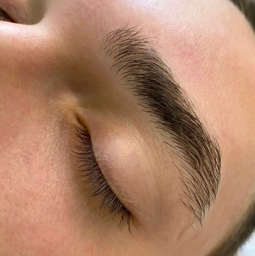 Мужская архитектура бровей