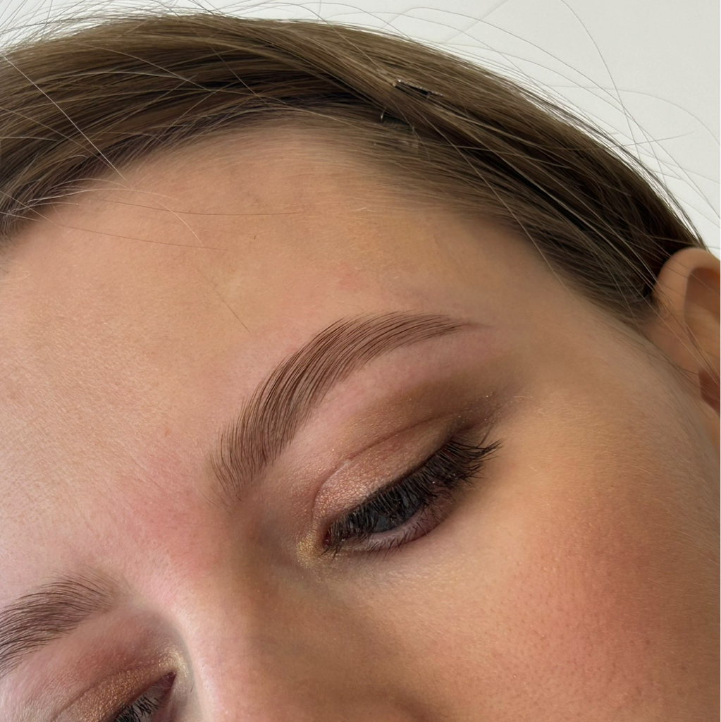 Комплекс 1(Ламинирование бровей|окрашивание|коррекция)