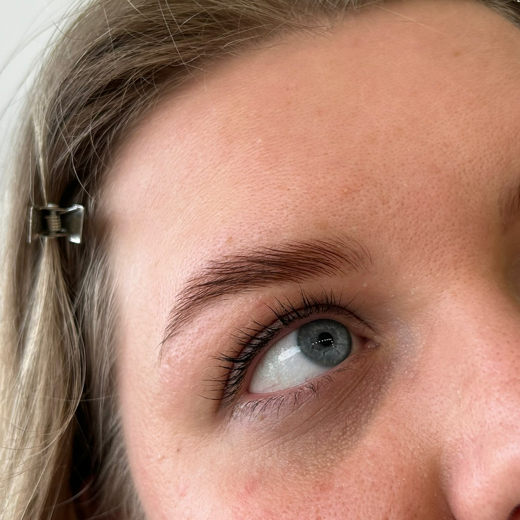 Окрашивание бровей