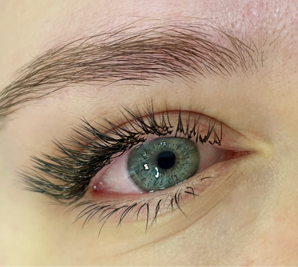 Наращивание нижних ресниц(Ксения )