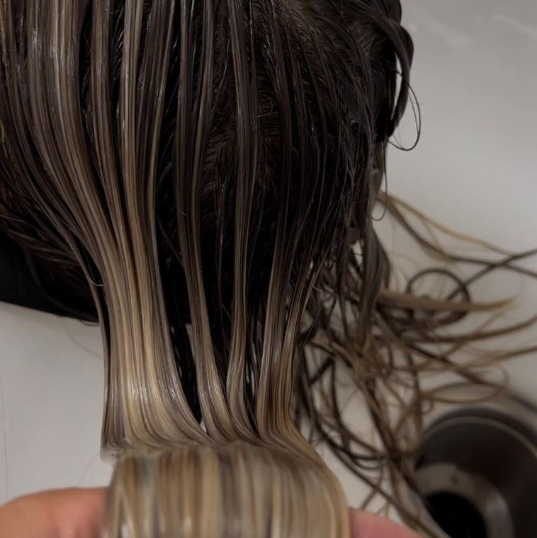 Мытье и сушка волос до 30 см.