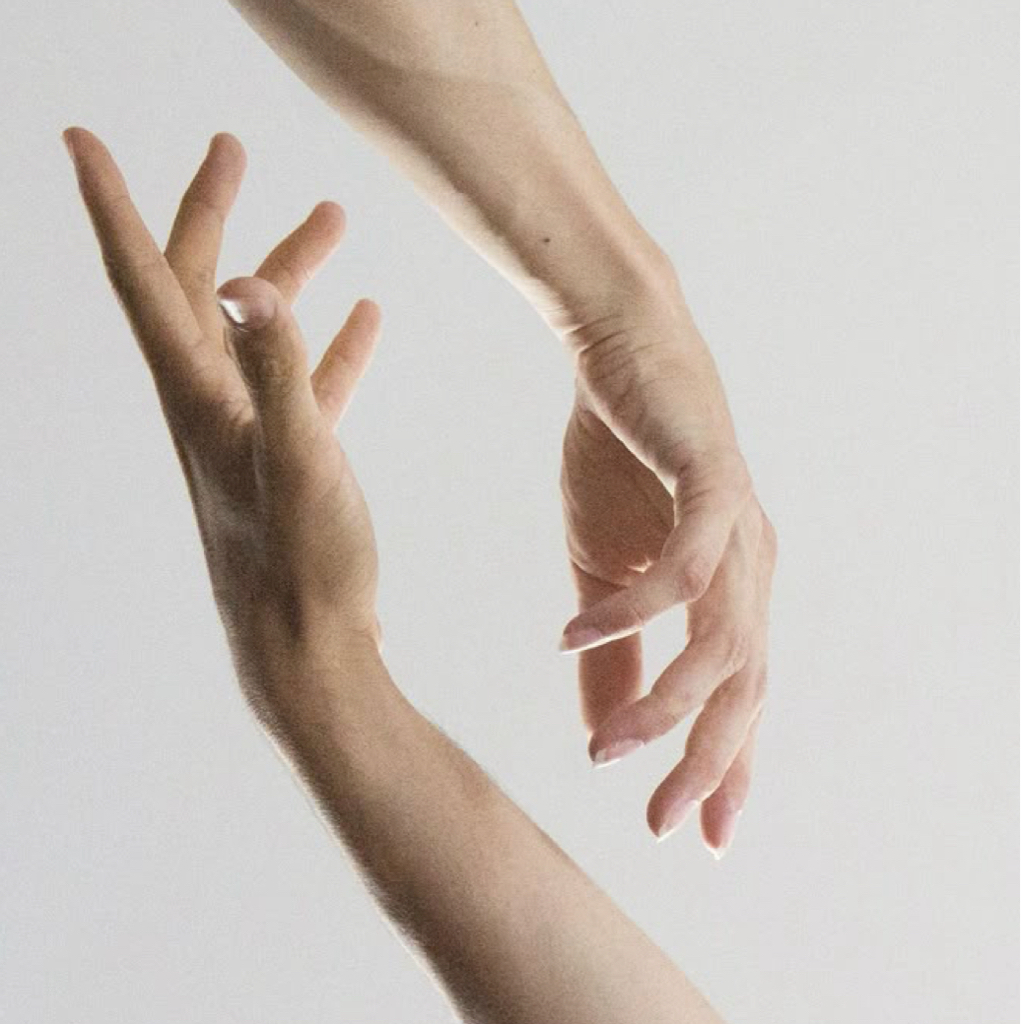 Руки до локтя ( без пальцев)