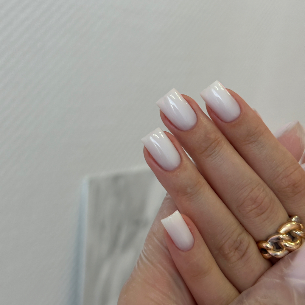 Комплекс:снятие+ комби маникюр+покрытие камуфлирующим оттенком (цветной базой или гелем)  СПА-уход для ручек ✨