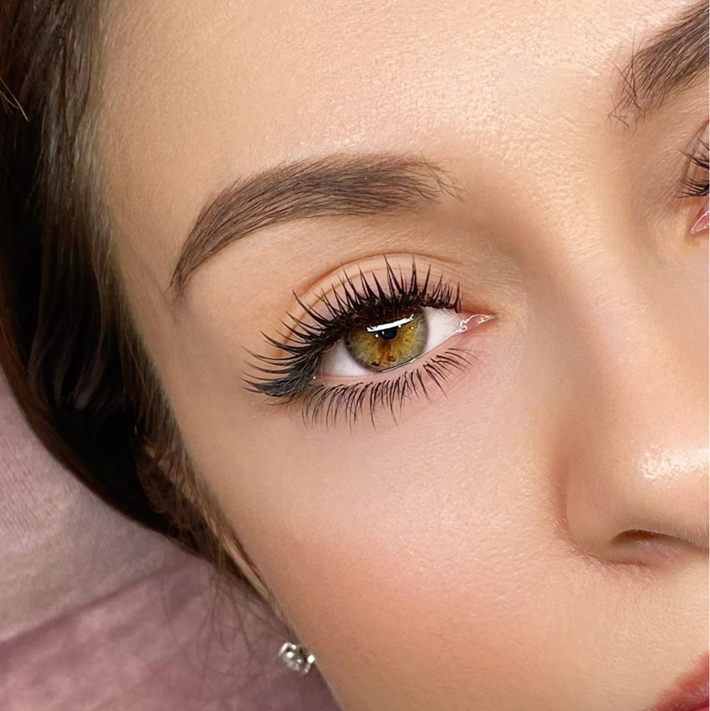 Наращивание ресниц 2,5д