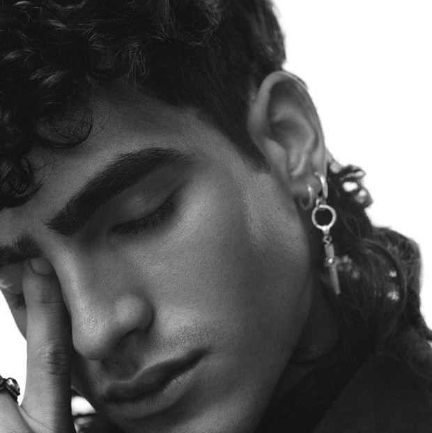 Уши мужские