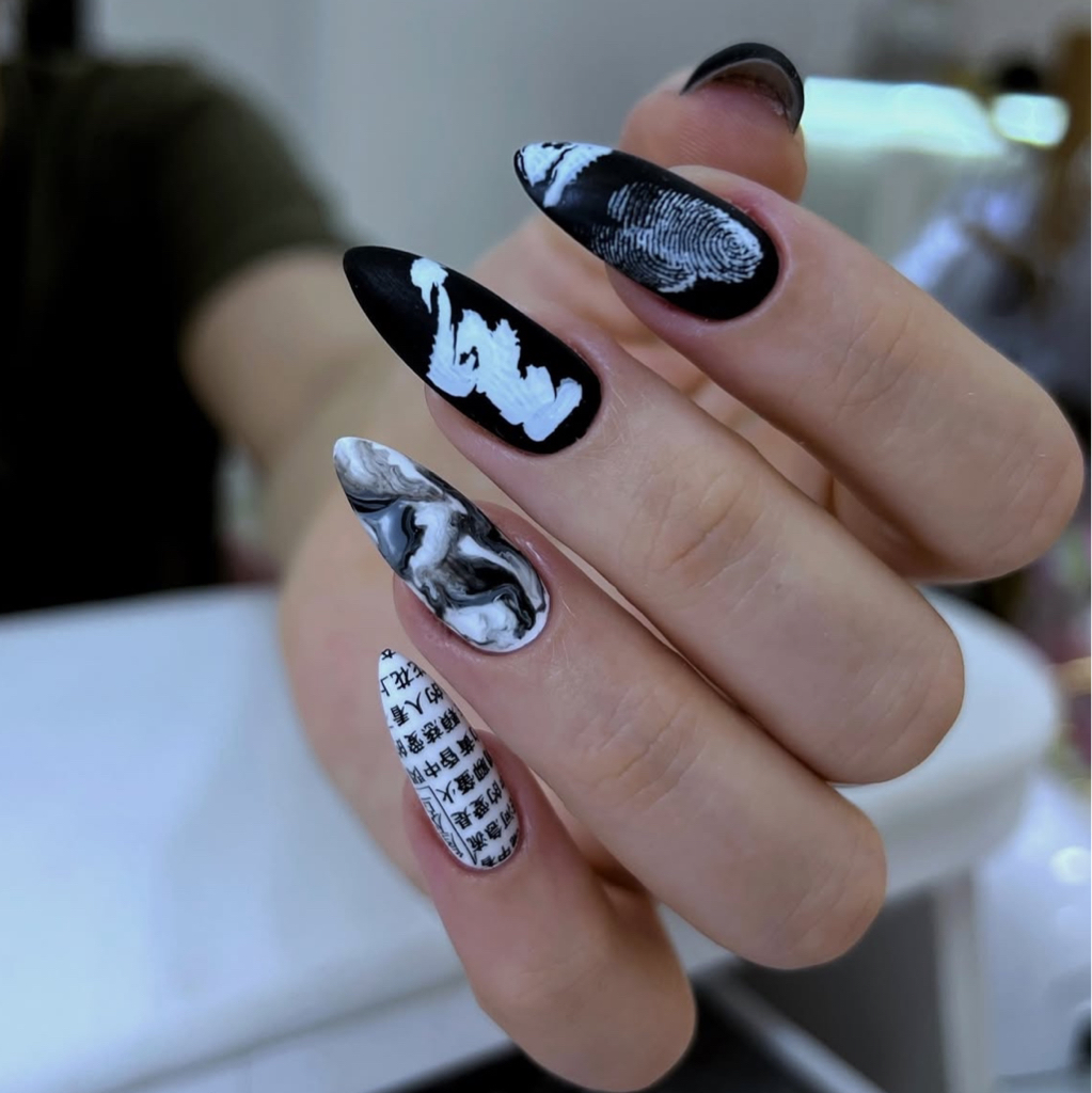 Дизайн простой(1 ноготь) лунка, фольга, втирка, слайдер, стейпинг, градиент