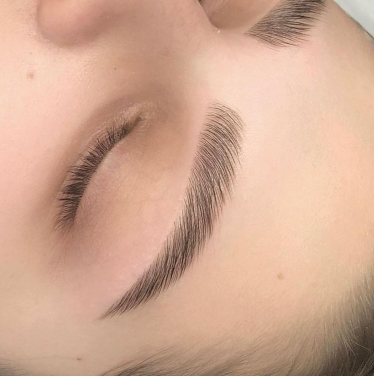 Коррекция формы бровей + долговременная укладка