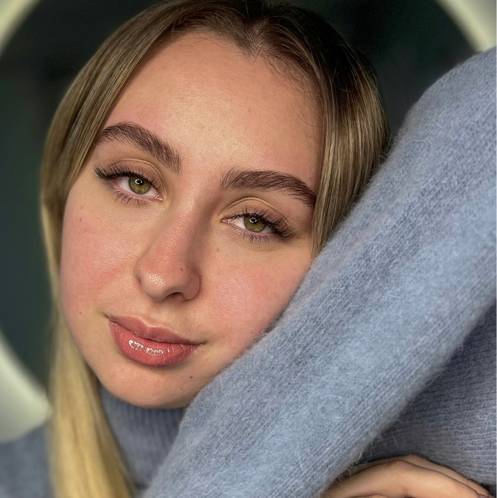 Коррекция и окрашивание бровей