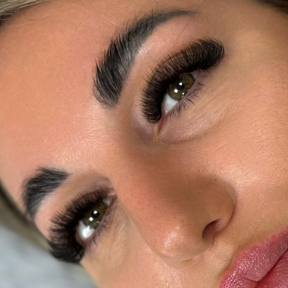 Наращивание ресниц 4 D