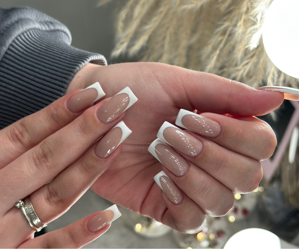 Маникюр с укреплением (длинные ногти) с дизайном