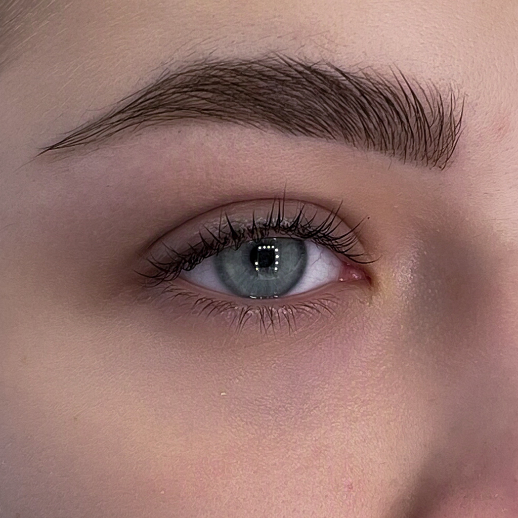 Ламинирование ресниц и оформление бровей