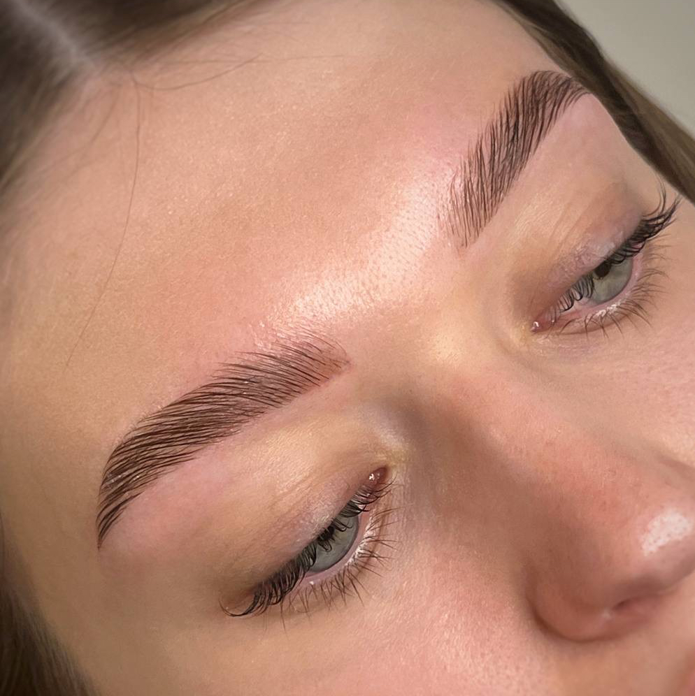 коррекция и окрашивание бровей