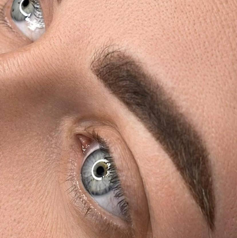 Перманентный макияж бровей