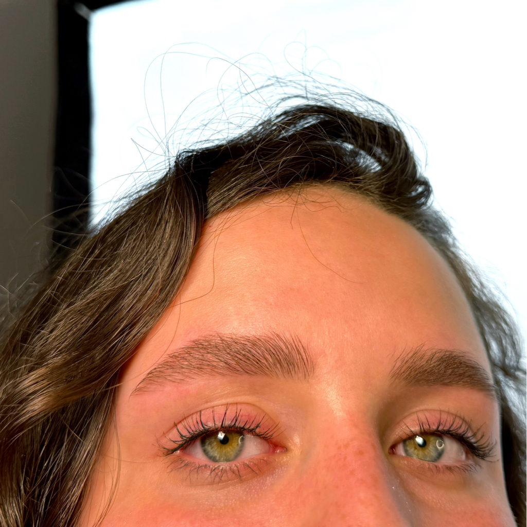 Коррекция бровей