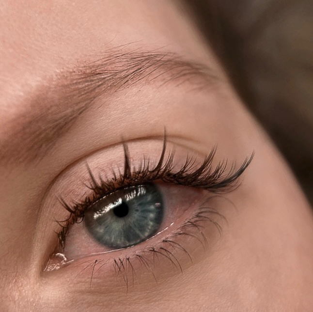 Наращивание нижних ресниц