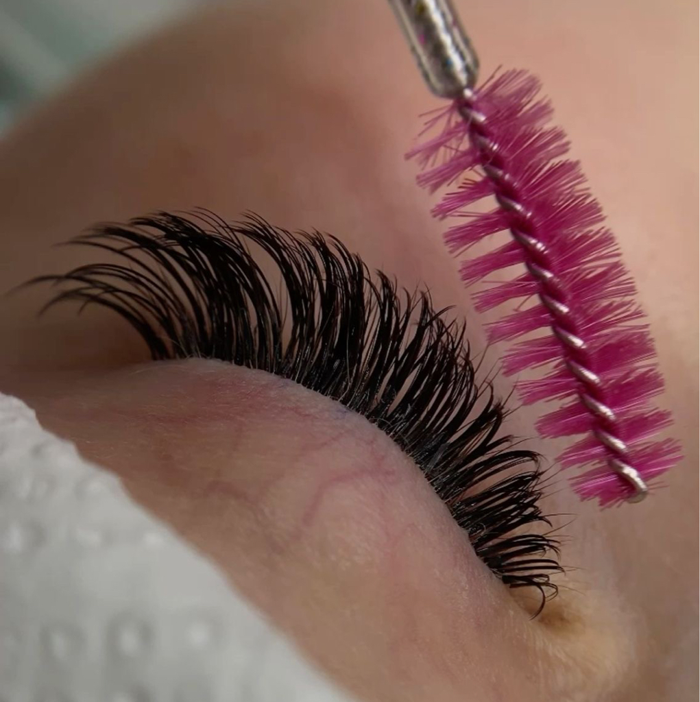 Коррекция наращеных ресниц (Полцены от начальной стоимости)