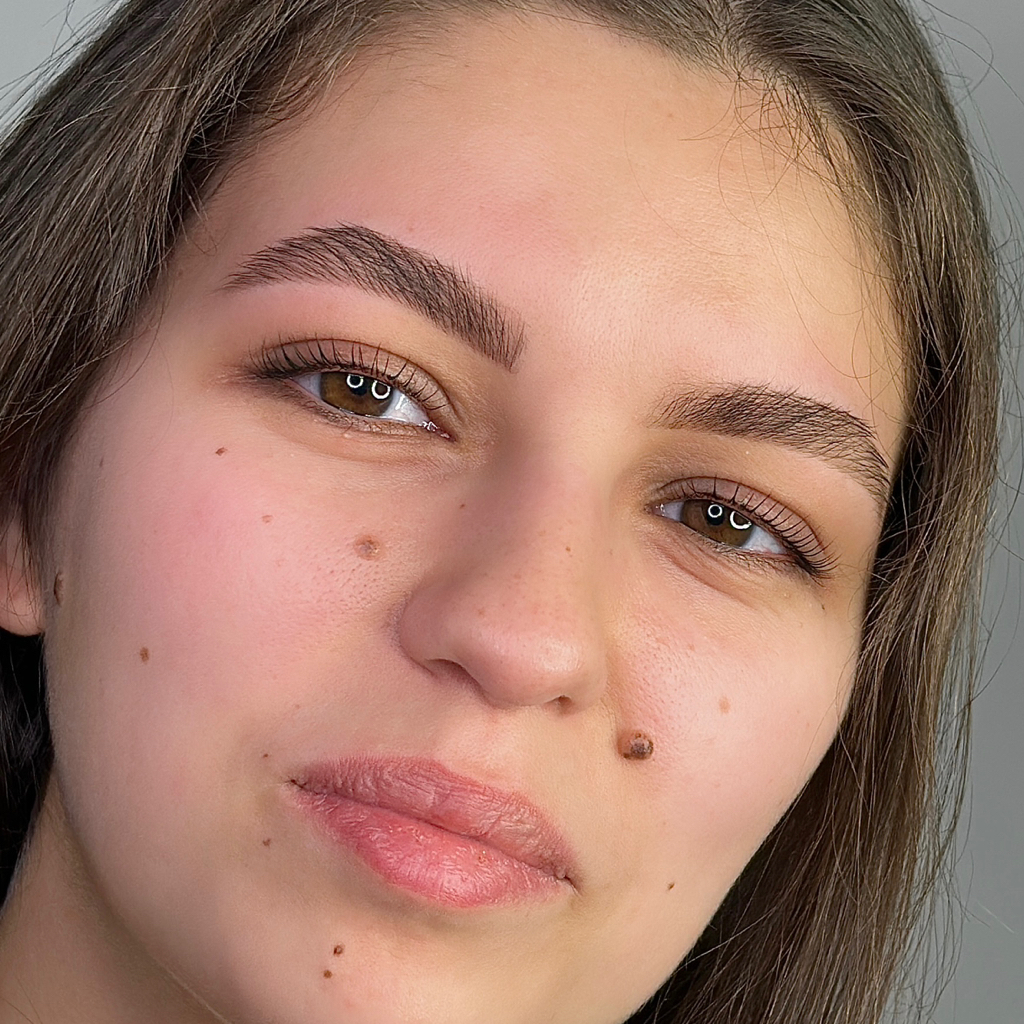 Комплекс оформление бровей и ламинирование ресниц