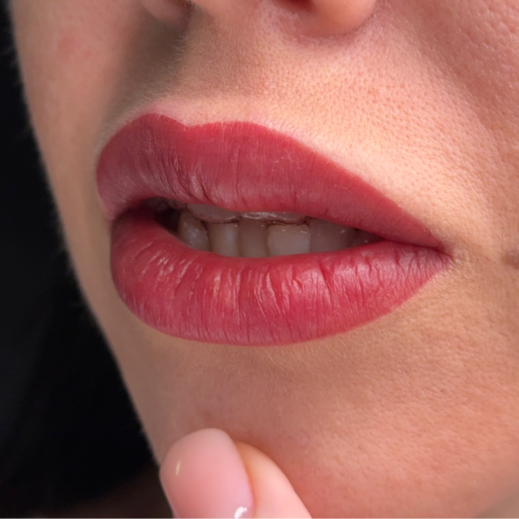 Коррекция перманента губ