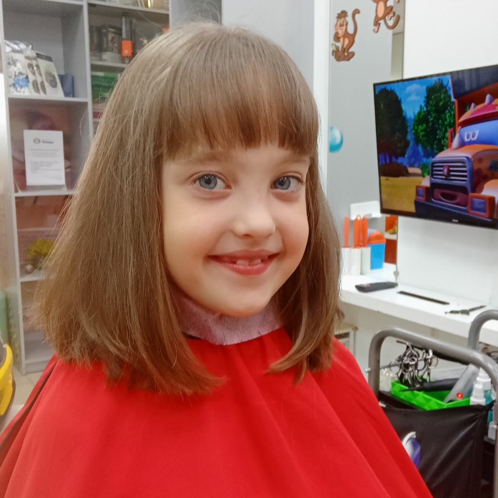 Стрижка на волосы средней длинны