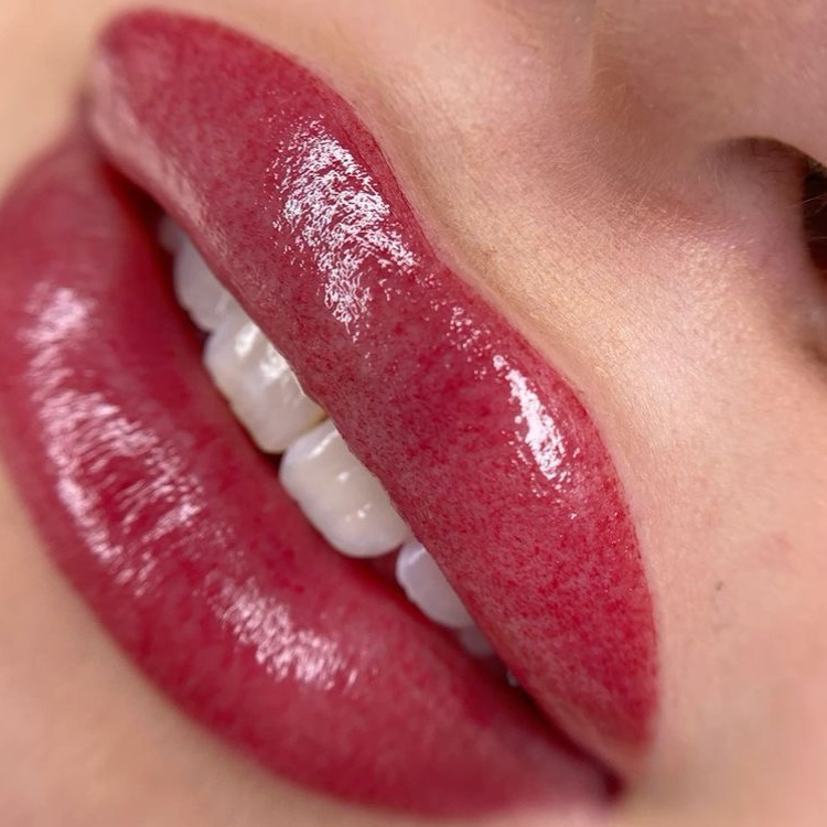 Перманентный макияж: губы