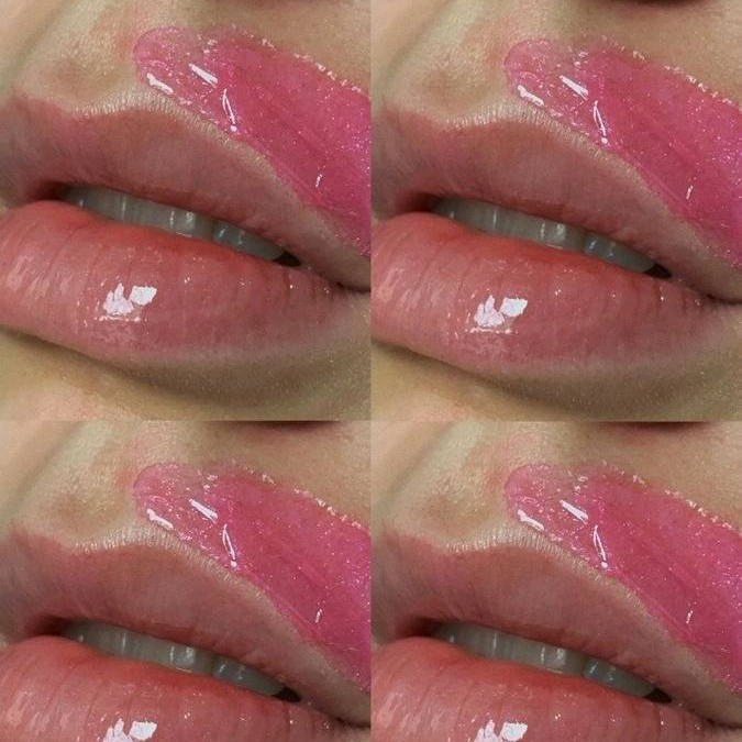 Удаление нежелательных волосков воском (Усы)