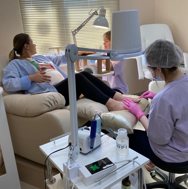 Педикюр в 4 руки(НОГИ). (на маникюр запись выбирается отдельно)