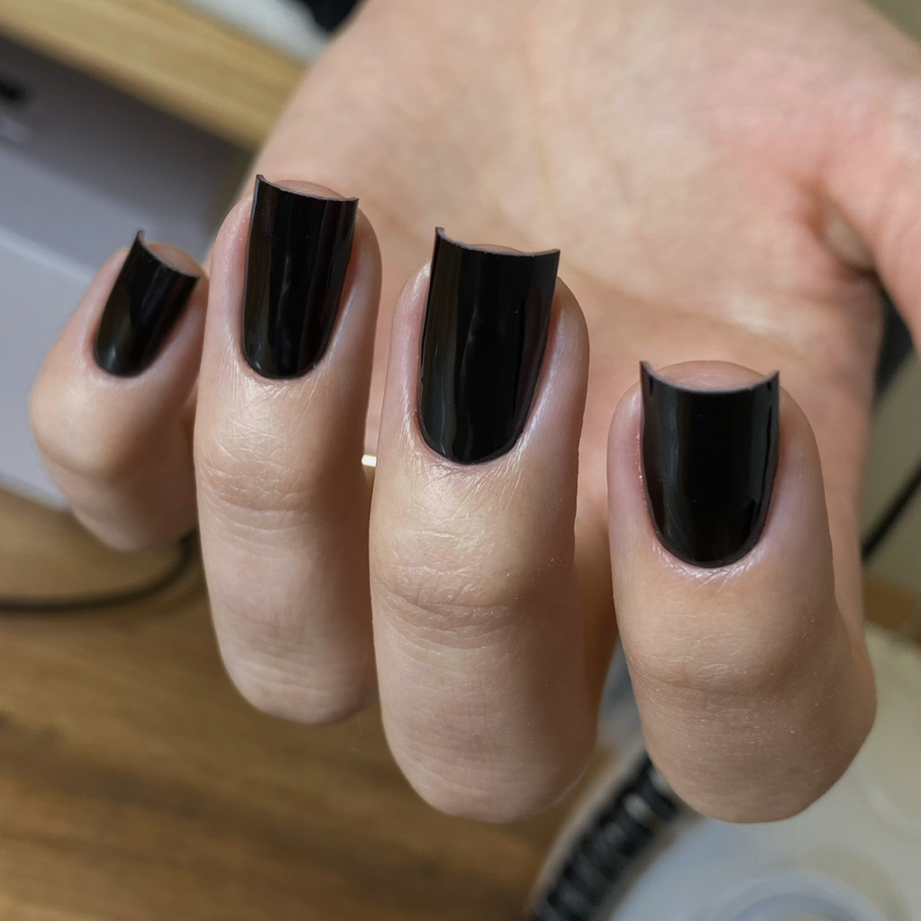 Маникюр с однотонным покрытием