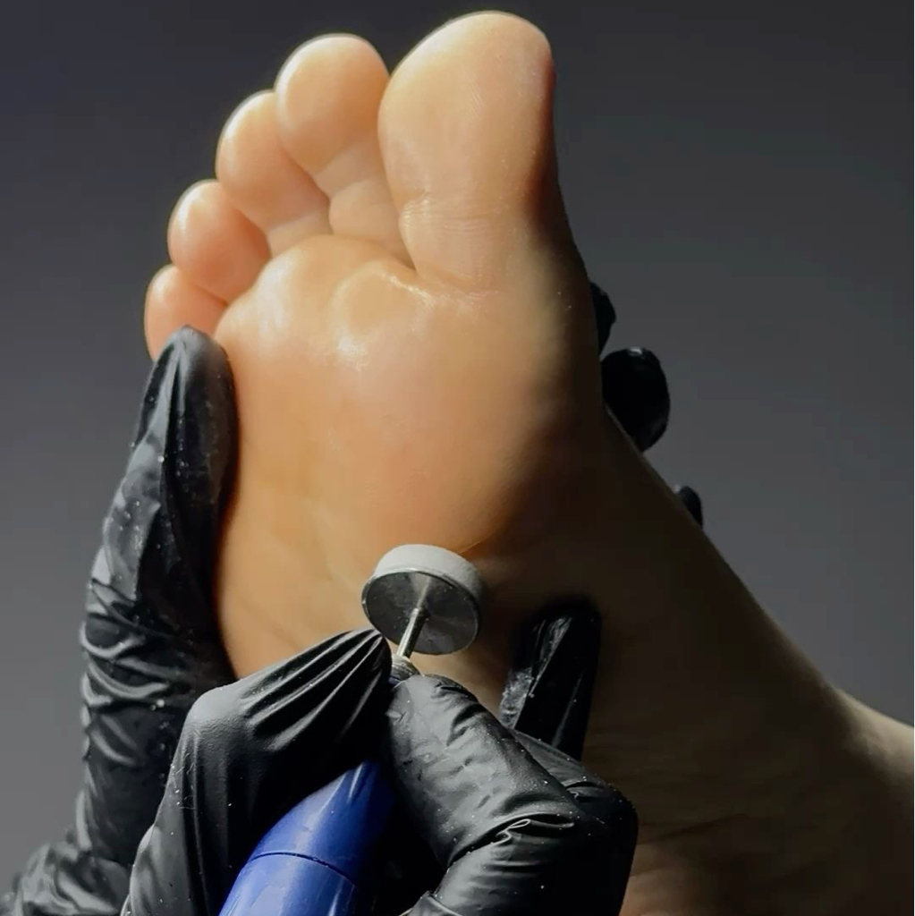 Глубокий педикюр SMART с покрытием гель лак.