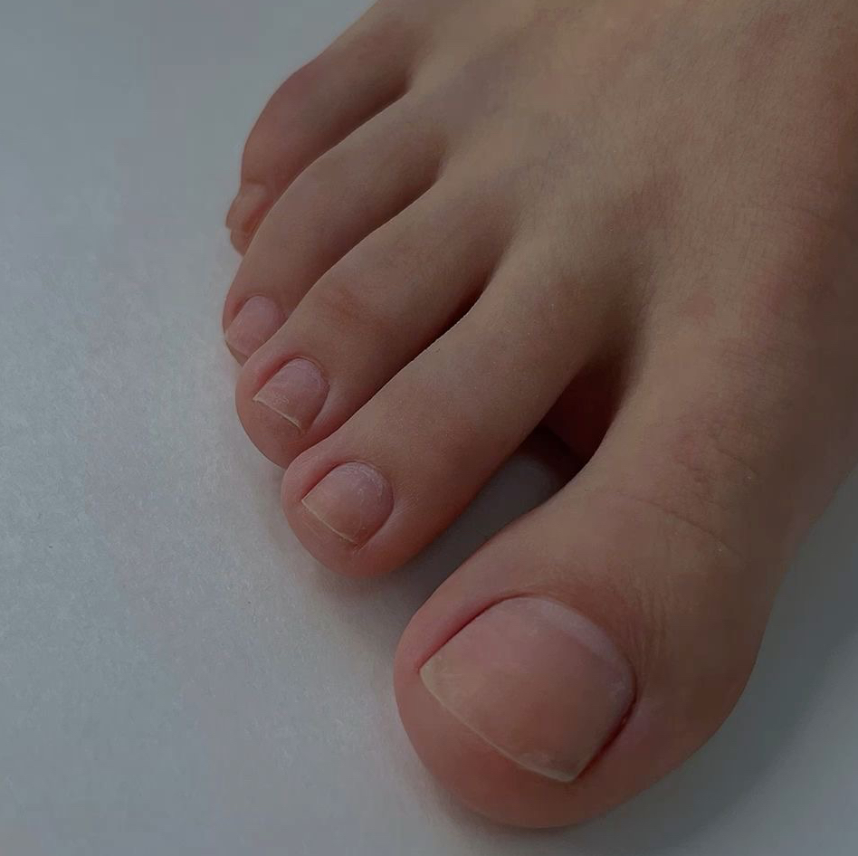 Педикюр без покрытия.