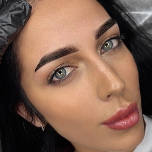 Перманентный макияж бровей