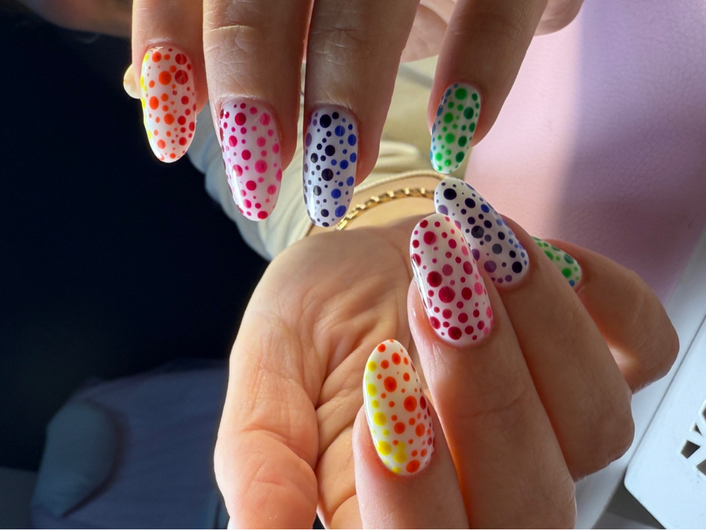 Маникюр с покрытием гель-лак и укреплением жёсткого материала