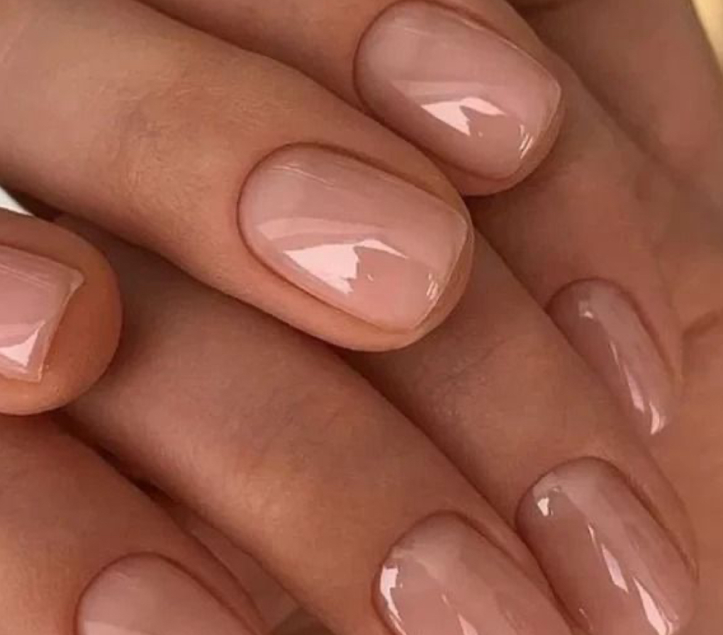 Маникюр с покрытием  лечебного лака