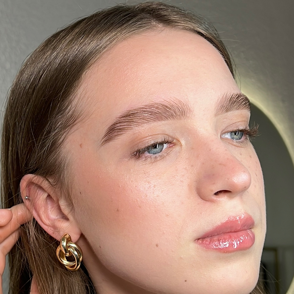 Коррекция бровей или окрашивание